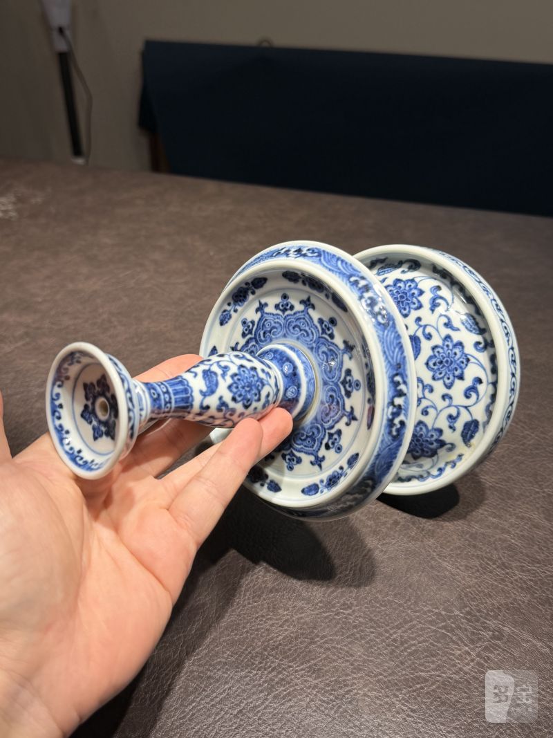 清乾隆 青花缠枝莲纹烛台 - 图18